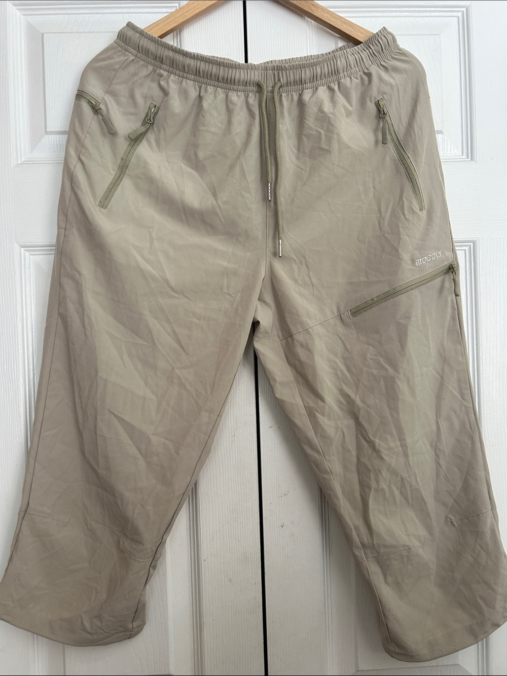 Upf 50 UV block  Men's Beige Active Travel Pants with Zip Pockets (New with tag)